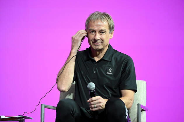 Fussball, Herren, Saison 2022 23, WM in Katar, Doha, Pressekonferenz der Technical Study Group der FIFA im Medienzentrum im Qatar National Convention Centre (QNCC), im Bild: Jürgen Klinsmann (FIFA Technical Study Group), 17.12. 2022, Copyright: xMatthiasxKochx