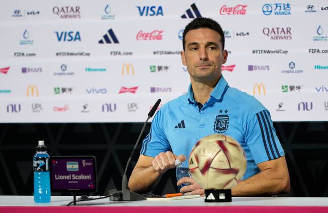 Mandatory Credit: Photo by Dave Shopland Shutterstock (13670834r) Manager Lionel Scaloni of Argentina press conference, PK, Pressekonferenz Argentina Press Conference, FIFA World Cup, WM, Weltmeisterschaft, Fussball 2022, Football, Main Media Centre, Doha, Qatar - 17 Dec 2022 Editorial Use Only Argentina Press Conference, FIFA World Cup 2022, Football, Main Media Centre, Doha, Qatar - 17 Dec 2022 Editorial Use Only Copyright: xDavexShopland Shutterstockx 13670834r