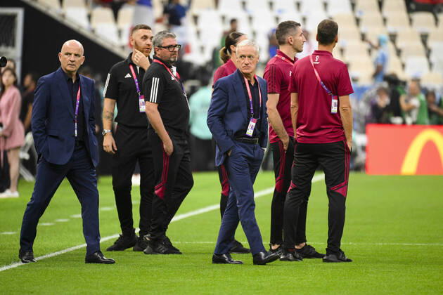 Didier Deschamps entraineur Selectionneur France et ses adjoints Guy Stephan - entraineur adjoint (Fra) FOOTBALL : Argentine vs france - Finale - Coupe du Monde Qatar 2022 - 18 12 2022 JBAutissier Panoramic 