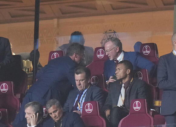 18.12.2022, Lusail Iconic Stadium, Doha, QAT, WM FIFA 2022, Finale, Argentinien vs Frankreich, im Bild Lothar Matthäus im Gespräch mit Karl-Heinz Rummenigge Doha Lusail Iconic Stadium Qatar