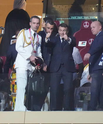 18.12.2022, Lusail Iconic Stadium, Doha, QAT, WM FIFA 2022, Finale, Argentinien vs Frankreich, im Bild Der französiche Staatspräsident Emmanuel Macron auf der Tribüne. Doha Lusail Iconic Stadium Qatar