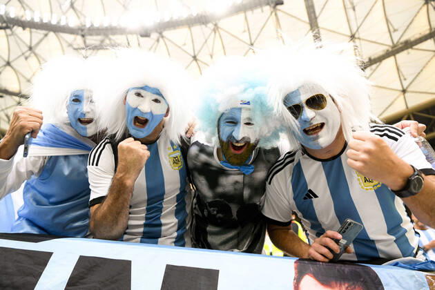 Supporters de l Argentine - ambiance FOOTBALL : Argentine vs france - Finale - Coupe du Monde Qatar 2022 - 18 12 2022 JBAutissier Panoramic 