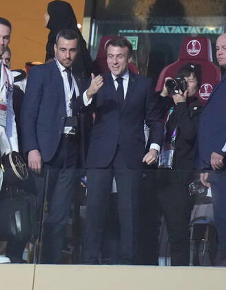 QAT, WM FIFA 2022, Finale, Argentinien vs Frankreich 18.12.2022, Lusail Iconic Stadium, Doha, QAT, WM FIFA 2022, Finale, Argentinien vs Frankreich, im Bild Der französiche Staatspräsident Emmanuel Macron auf der Tribüne..
