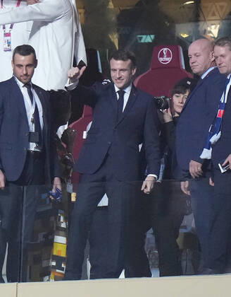 QAT, WM FIFA 2022, Finale, Argentinien vs Frankreich 18.12.2022, Lusail Iconic Stadium, Doha, QAT, WM FIFA 2022, Finale, Argentinien vs Frankreich, im Bild Der französiche Staatspräsident Emmanuel Macron auf der Tribüne..