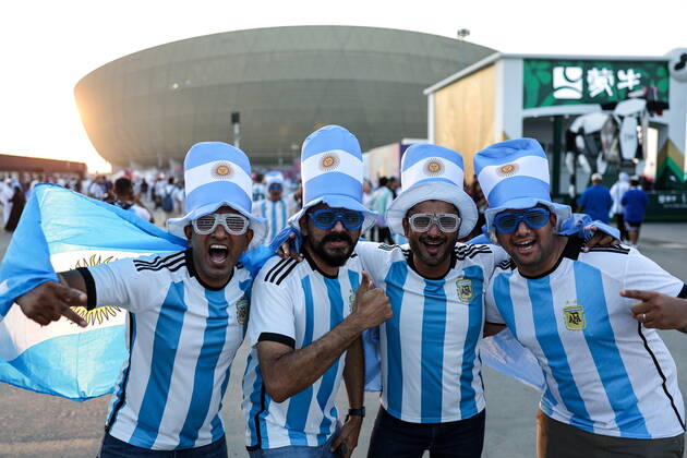 QATAR, LUSAIL - DECEMBER 18, 2022: Men root for Argentina outside Lusail Iconic Stadium ahead of the national team, Nationalteam s 2022 FIFA World Cup, WM, Weltmeisterschaft, Fussball final football match against France. Sergei Bobylev TASS  56480673