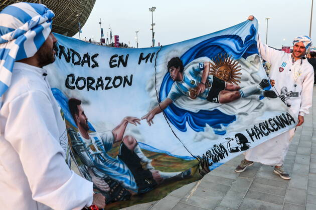 QATAR, LUSAIL - DECEMBER 18, 2022: Men root for Argentina outside Lusail Iconic Stadium ahead of the national team, Nationalteam s 2022 FIFA World Cup, WM, Weltmeisterschaft, Fussball final football match against France. Sergei Bobylev TASS  56480679