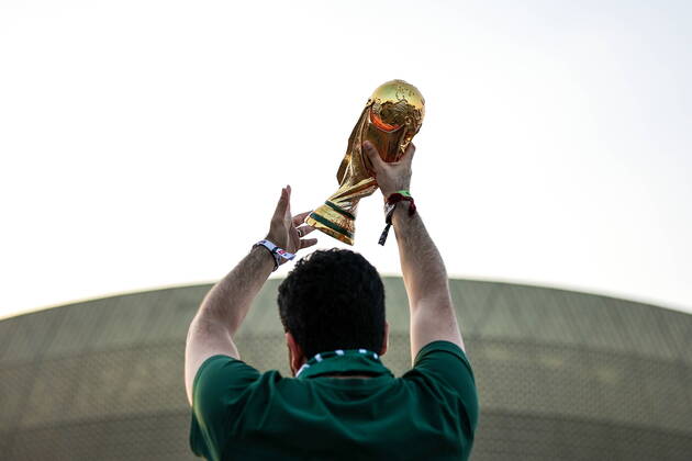 QATAR, LUSAIL - DECEMBER 18, 2022: A fan anticipates the 2022 FIFA World Cup, WM, Weltmeisterschaft, Fussball final football match between Argentina and France outside Lusail Iconic Stadium. Sergei Bobylev TASS  56480684