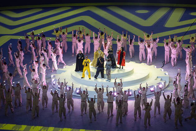 Football - FIFA World Cup, WM, Weltmeisterschaft, Fussball Qatar 2022 - Final - Argentina v France DOHA, QATAR - Sunday, December 18, 2022: Artists perform during the closing ceremony before the FIFA World Cup Qatar 2022 Final match between Argentina and France at the Lusail Stadium. AL-DAAYEN Lusail Stadium DOHA QATAR  Copyright: xDavidxRawcliffex P2022-12-18-FIFA_World_Cup_Final_2022-9