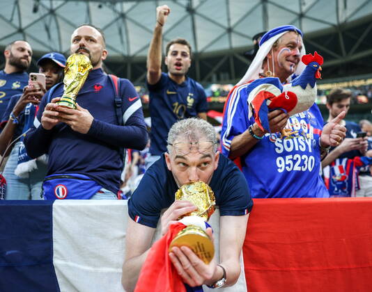 QATAR, LUSAIL - DECEMBER 18, 2022: Men root for France ahead of the national team, Nationalteam s 2022 FIFA World Cup, WM, Weltmeisterschaft, Fussball final football match against Argentina at Lusail Iconic Stadium. Sergei Bobylev TASS  56480986