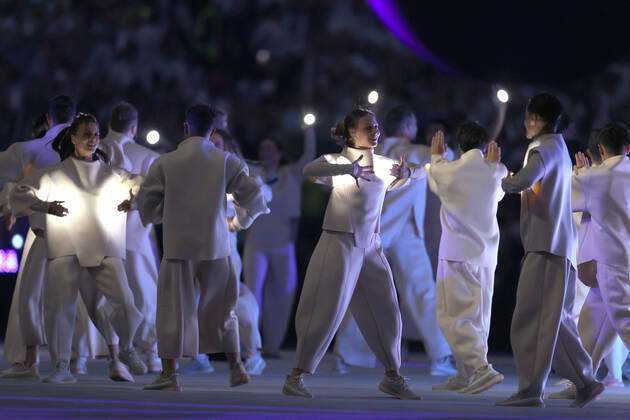 Artists perform at the closing ceremony today, ahead of the Qatar 2022 World Cup final between Argentina and France at the Lusail stadium, Qatar 18 December 2022. Soccer World Cup 2022: Argentina - France !ACHTUNG: NUR REDAKTIONELLE NUTZUNG!  Copyright: xJuanxIgnacioxRoncoronix GR7029 20221218-a960b924264279355989720c46958ad6d3dd6b55