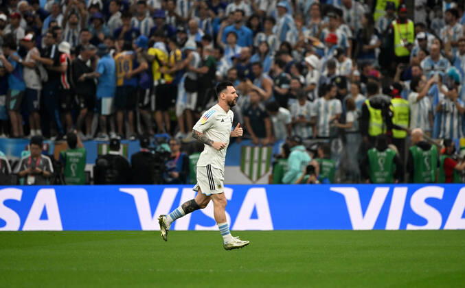 Fussball, Herren, Saison 2022 23, WM in Katar, Finale, Argentinien - Frankreich im Lusail Iconic Stadium in Lusail, Lionel Messi (Argentinien) bei der Erwärmung, 18.12. 2022, Copyright: xMatthiasxKochx