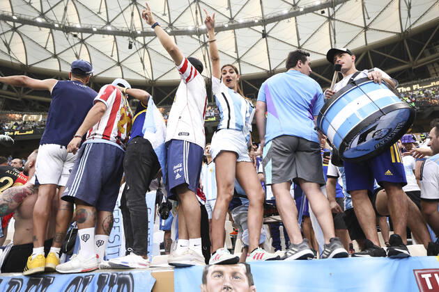 (221218) -- LUSAIL, Dec. 18, 2022 -- Fans of Argentina react prior to the Final between Argentina and France at the 2022 FIFA World Cup, WM, Weltmeisterschaft, Fussball at Lusail Stadium in Lusail, Qatar, Dec. 18, 2022. ) (SP)QATAR-LUSAIL-2022 WORLD CUP-FINAL-ARG VS FRA LanxHongguang 