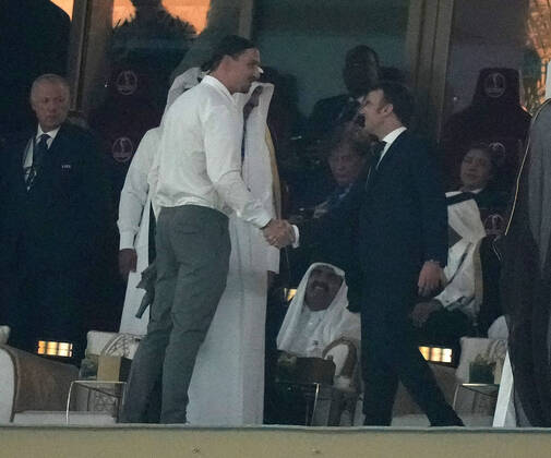 QAT, WM FIFA 2022, Finale, Argentinien vs Frankreich 18.12.2022, Lusail Iconic Stadium, Doha, QAT, WM FIFA 2022, Finale, Argentinien vs Frankreich, im Bild Zlatan Ibrahimovic mit Tamim bin Hamad Al Thani, dem Emir von Katar und dem französichen Staatspräsidenten Emmanuel Macron.