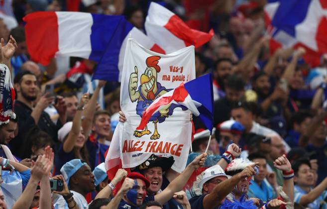Doha, Qatar, 18th December 2022. French fans in full song during the FIFA World Cup, WM, Weltmeisterschaft, Fussball 2022 match at Lusail Stadium, Doha. Picture credit should read: David Klein Sportimage EDITORIAL USE ONLY. No use with unauthorised audio, video, data, fixture lists, club league logos or live services. Online in-match use limited to 120 images, no video emulation. No use in betting, games or single club league player publications. SPI-2101-0019