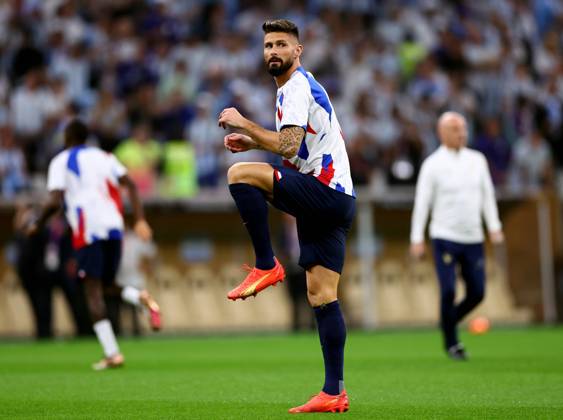 Doha, Qatar, 18th December 2022. Olivier Giroud of France warm up before the FIFA World Cup, WM, Weltmeisterschaft, Fussball 2022 match at Lusail Stadium, Doha. Picture credit should read: David Klein Sportimage EDITORIAL USE ONLY. No use with unauthorised audio, video, data, fixture lists, club league logos or live services. Online in-match use limited to 120 images, no video emulation. No use in betting, games or single club league player publications. SPI-2101-0023