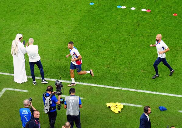 Mandatory Credit: Photo by Javier Garcia Shutterstock (13670815ag) Kylian Mbappe of France leaving the pitch during the warm-up ahead of the match Argentina v France, FIFA World Cup, WM, Weltmeisterschaft, Fussball 2022, Final, Football, Lusail Stadium, Al Daayen, Qatar - 18 Dec 2022 Editorial Use Only Argentina v France, FIFA World Cup 2022, Final, Football, Lusail Stadium, Al Daayen, Qatar - 18 Dec 2022 Editorial Use Only Copyright: xJavierxGarcia Shutterstockx 13670815ag