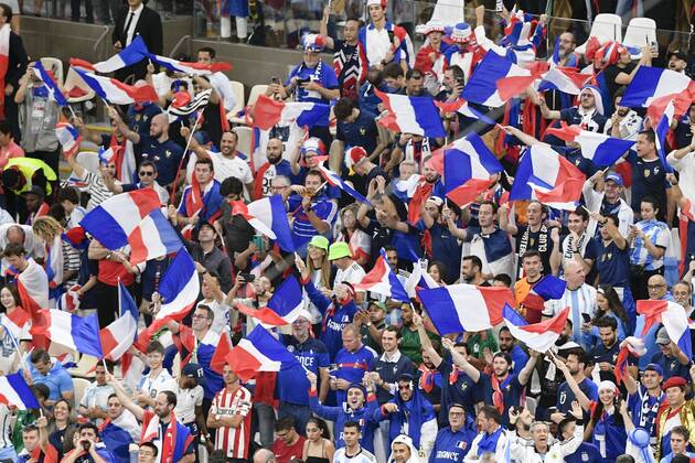 Football World Cup in Qatar France supporters cheer ahead of the World Cup football final against Argentina at Lusail Stadium in Lusail, Qatar, on Dec. 18, 2022.  A14AA0001377105P 