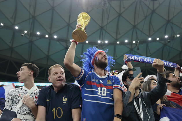 French fans attend the Qatar 2022 World Cup final between Argentina and France at the Lusail stadium today, Qatar 18 December 2022. Soccer World Cup 2022: Argentina - France !ACHTUNG: NUR REDAKTIONELLE NUTZUNG!  Copyright: xJuanxIgnacioxRoncoronix GR7053 20221218-4e0aea27389824fc3bed2d11c9a735e7faa5cf08