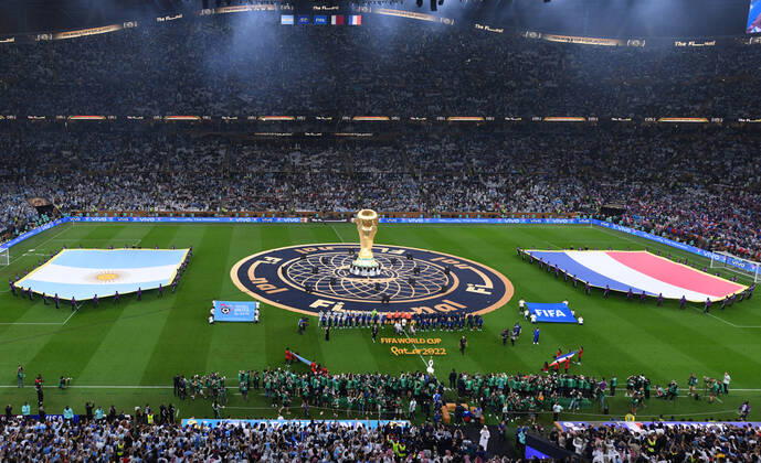 Sport Bilder des Tages FUSSBALL WM 2022 Finale Argentinien - Frankreich 18.12.2022 Die Mannschaft nehmen zum Absingen der Hymnen Aufstellung