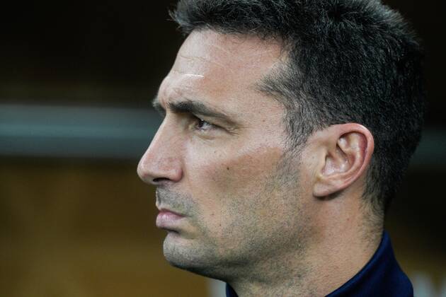 Mandatory Credit: Photo by Dave Shopland Shutterstock (13670813y) Argentina Manager Lionel Scaloni looks on during the singing of the national anthems Argentina v France, FIFA World Cup, WM, Weltmeisterschaft, Fussball 2022, Final, Football, Lusail Stadium, Al Daayen, Qatar - 18 Dec 2022 Editorial Use Only Argentina v France, FIFA World Cup 2022, Final, Football, Lusail Stadium, Al Daayen, Qatar - 18 Dec 2022 Editorial Use Only Copyright: xDavexShopland Shutterstockx 13670813y