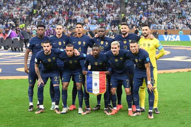 Sport Bilder des Tages Fussball, Herren, Saison 2022 23, WM in Katar, Finale, Argentinien - Frankreich im Lusail Iconic Stadium in Lusail, hintere Reihe v. l. Aurelien Tchouameni (Frankreich), Adrien Rabiot (Frankreich), Raphael Varane (Frankreich), Dayot Upamecano (Frankreich), Olivier Giroud (Frankreich), Torhüter Hugo Lloris (Frankreich), vordere Reihe v.l. Theo Hernandez (Frankreich), Jules Kounde (Frankreich), Ousmane Dembele (Frankreich), Antoine Griezmann (Frankreich), Kylian Mbappe (Frankreich), 18.12. 2022, Copyright: xMatthiasxKochx