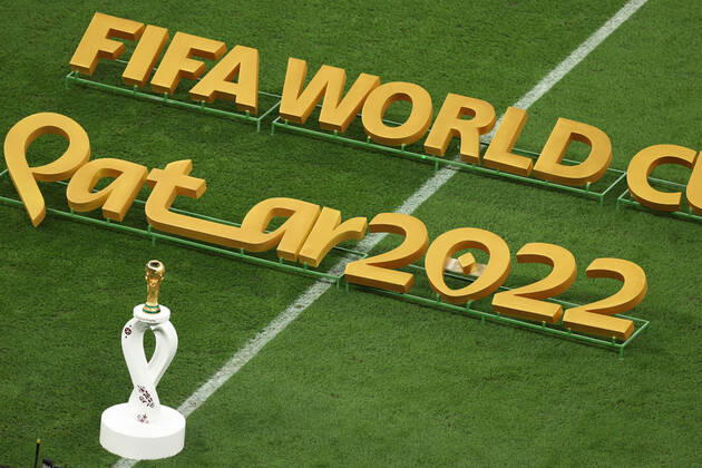 The Final : FIFA World Cup, WM, Weltmeisterschaft, Fussball 18 December 2022, Lusail City - FIFA World Cup Final Qatar 2022 - Argentina v France - the trophy stands on a decorative plinth - Photo: Charlotte Wilson Offside. Doha Qatar Copyright: xCharlottexWilsonx xOffsidexOffside