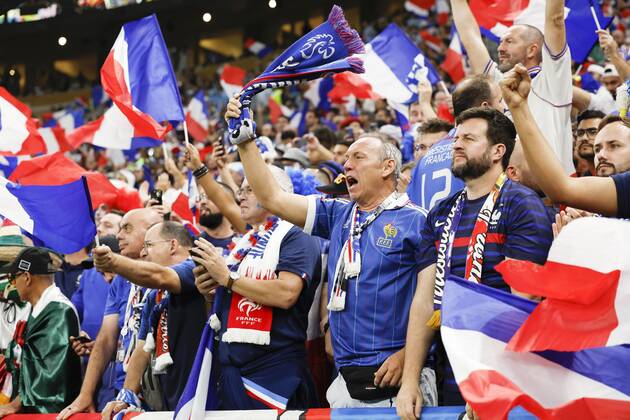 Football World Cup in Qatar France supporters cheer ahead of the World Cup football final against Argentina at Lusail Stadium in Lusail, Qatar, on Dec. 18, 2022.  A14AA0001377144P 