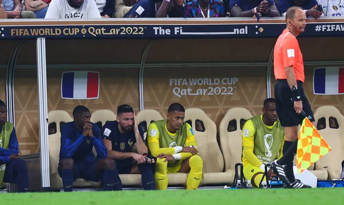 Doha, Qatar, 18th December 2022. Olivier Giroud of France sits on the bench disappointed after he was substituted during the FIFA World Cup, WM, Weltmeisterschaft, Fussball 2022 match at Lusail Stadium, Doha. Picture credit should read: David Klein Sportimage EDITORIAL USE ONLY. No use with unauthorised audio, video, data, fixture lists, club league logos or live services. Online in-match use limited to 120 images, no video emulation. No use in betting, games or single club league player publications. SPI-2101-0097