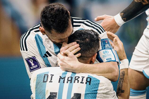 Argentina vs France LUSAIL, AD - 18.12.2022: ARGENTINA VS FRANCE - MESSI Lionel of Argentina kisses DI MARIA Angel of Argentina after Di Maria scores a goal during a match between Argentina and France, valid for the final of the Qatar 2022 World Cup, held at the Estádio Nacional de Lusail in Lusail, Qatar. (Photo: Marcelo Machado de Melo Fotoarena) x2311806x MarceloxMachadoxdexMelo