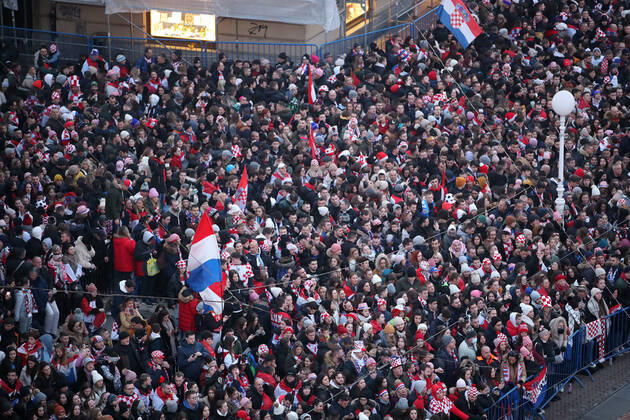 Croatia team victory parade Fans gather for the Croatia team victory parade at Ban Jelacic square (following their victory over Morocco in the 2022 FIFA World Cup, WM, Weltmeisterschaft, Fussball bronze medal match the previous day) on December 18, 2022 in Zagreb, Croatia. LukaxStanzl PIXSELL