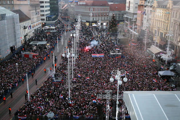 Croatia team victory parade Fans gather for the Croatia team victory parade at Ban Jelacic square (following their victory over Morocco in the 2022 FIFA World Cup, WM, Weltmeisterschaft, Fussball bronze medal match the previous day) on December 18, 2022 in Zagreb, Croatia. LukaxStanzl PIXSELL
