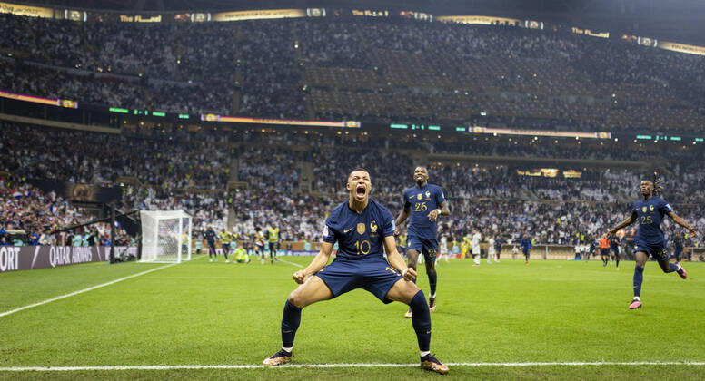 Doha, Qatar. 18th Dec, 2022. Goal celebration: Kylian Mbappe (FRA) Argentina - France Final Match Argentinien - Frankreich World Cup 2022 in Qatar 18.12.2022