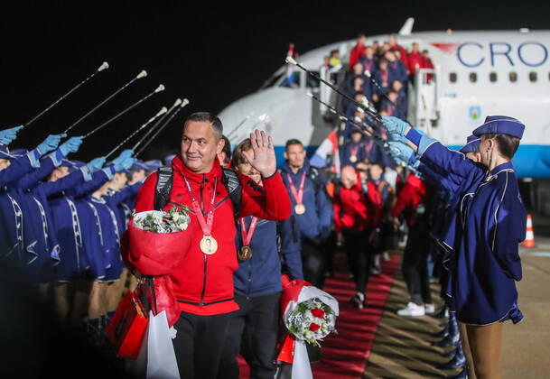 Croatia victory parade Croatia national team, Nationalteam arrive at Zagreb Aiport (following their victory over Morocco in the 2022 FIFA World Cup, WM, Weltmeisterschaft, Fussball bronze medal match the previous day) on December 18, 2022 in Zagreb, Croatia. SlavkoxMidzor PIXSELL