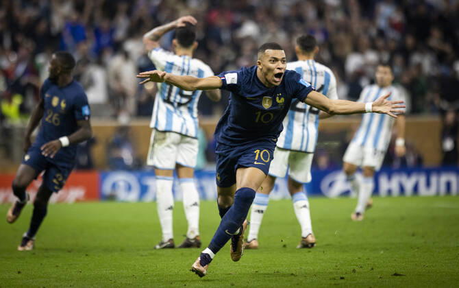 Doha, Qatar. 18th Dec, 2022. Goal celebration: Kylian Mbappe (FRA) Argentina - France Final Match Argentinien - Frankreich World Cup 2022 in Qatar 18.12.2022