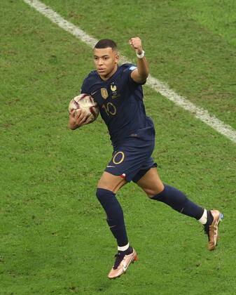 (221218) -- LUSAIER, Dec. 18, 2022 -- Kylian Mbappe of France celebrates his goal during the Final between Argentina and France at the 2022 FIFA World Cup, WM, Weltmeisterschaft, Fussball at Lusail Stadium in Lusail, Qatar, Dec. 18, 2022. ) (SP)QATAR-LUSAIL-2022 WORLD CUP-FINAL-ARG VS FRA XuxZijian
