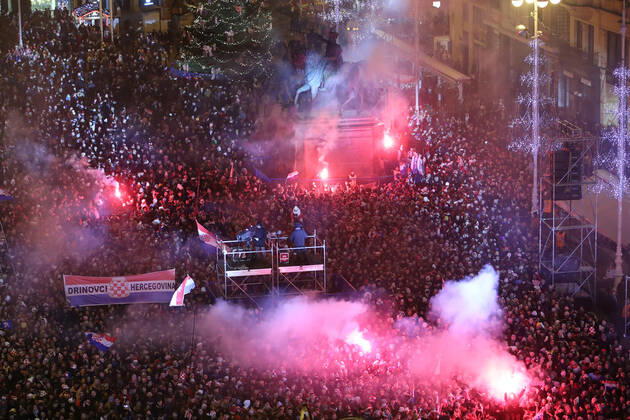 Croatia victory parade Fans gather for the Croatia team victory parade at Ban Jelacic square (following their victory over Morocco in the 2022 FIFA World Cup, WM, Weltmeisterschaft, Fussball bronze medal match the previous day) on December 18, 2022 in Zagreb, Croatia. LukaxStanzl PIXSELL