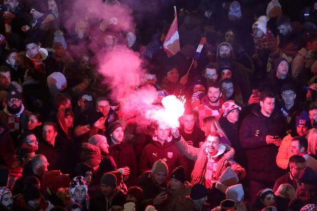 Croatia victory parade Fans gather for the Croatia team victory parade at Ban Jelacic square (following their victory over Morocco in the 2022 FIFA World Cup, WM, Weltmeisterschaft, Fussball bronze medal match the previous day) on December 18, 2022 in Zagreb, Croatia. LukaxStanzl PIXSELL
