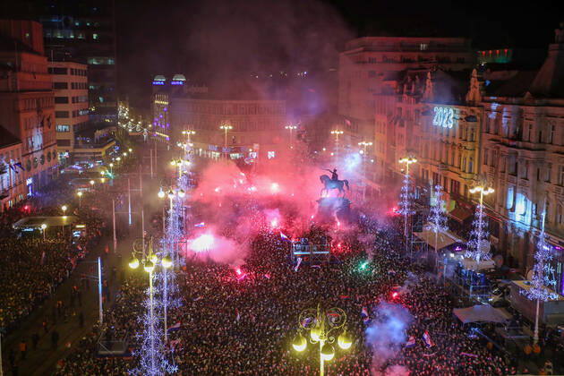 Croatia victory parade Fans gather for the Croatia team victory parade at Ban Jelacic square (following their victory over Morocco in the 2022 FIFA World Cup, WM, Weltmeisterschaft, Fussball bronze medal match the previous day) on December 18, 2022 in Zagreb, Croatia. LukaxStanzl PIXSELL
