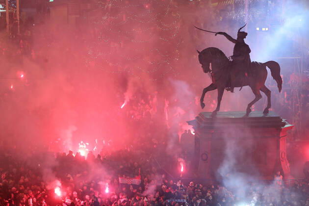 Croatia victory parade Fans gather for the Croatia team victory parade at Ban Jelacic square (following their victory over Morocco in the 2022 FIFA World Cup, WM, Weltmeisterschaft, Fussball bronze medal match the previous day) on December 18, 2022 in Zagreb, Croatia. LukaxStanzl PIXSELL