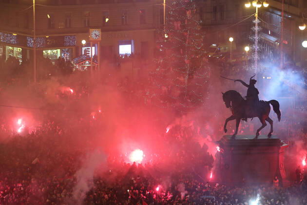 Croatia victory parade Fans gather for the Croatia team victory parade at Ban Jelacic square (following their victory over Morocco in the 2022 FIFA World Cup, WM, Weltmeisterschaft, Fussball bronze medal match the previous day) on December 18, 2022 in Zagreb, Croatia. LukaxStanzl PIXSELL