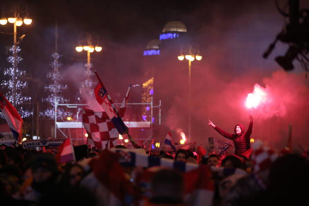 Croatia victory parade Fans gather for the Croatia team victory parade at Ban Jelacic square (following their victory over Morocco in the 2022 FIFA World Cup, WM, Weltmeisterschaft, Fussball bronze medal match the previous day) on December 18, 2022 in Zagreb, Croatia. MatijaxHabljak PIXSELL