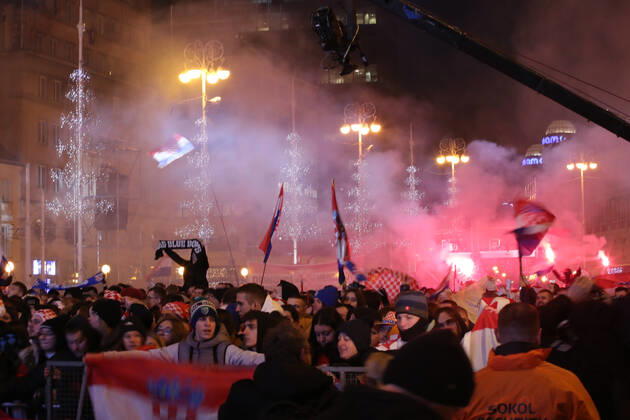 Croatia victory parade Fans gather for the Croatia team victory parade at Ban Jelacic square (following their victory over Morocco in the 2022 FIFA World Cup, WM, Weltmeisterschaft, Fussball bronze medal match the previous day) on December 18, 2022 in Zagreb, Croatia. MatijaxHabljak PIXSELL