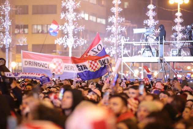 Croatia victory parade Fans gather for the Croatia team victory parade at Ban Jelacic square (following their victory over Morocco in the 2022 FIFA World Cup, WM, Weltmeisterschaft, Fussball bronze medal match the previous day) on December 18, 2022 in Zagreb, Croatia. MatijaxHabljak PIXSELL