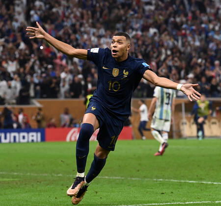 Fussball, Herren, Saison 2022 23, WM in Katar, Finale, Argentinien - Frankreich im Lusail Iconic Stadium in Lusail, Kylian Mbappe (Frankreich), Jubel nach Tor zum 3:3, 18.12. 2022, Copyright: xMatthiasxKochx