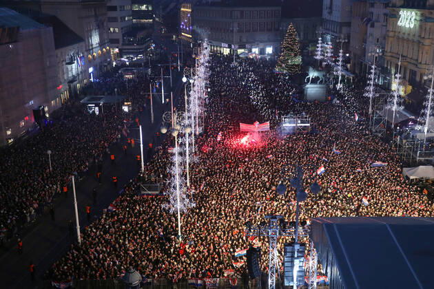 Croatia victory parade Fans gather for the Croatia team victory parade at Ban Jelacic square (following their victory over Morocco in the 2022 FIFA World Cup, WM, Weltmeisterschaft, Fussball bronze medal match the previous day) on December 18, 2022 in Zagreb, Croatia. LukaxStanzl PIXSELL