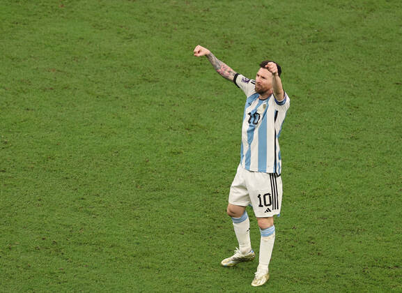 (221218) -- LUSAIER, Dec. 18, 2022 -- Lionel Messi of Argentina celebrates scoring during the Final between Argentina and France at the 2022 FIFA World Cup, WM, Weltmeisterschaft, Fussball at Lusail Stadium in Lusail, Qatar, Dec. 18, 2022. ) (SP)QATAR-LUSAIL-2022 WORLD CUP-FINAL-ARG VS FRA XuxZijian