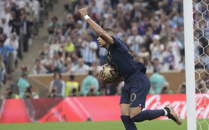 Kylian Mbappe of France celebrates a goal during the final of the FIFA World Cup, WM, Weltmeisterschaft, Fussball soccer tournament between Argentina and France at Lusail stadium in Lusail, Qatar, 18 December 2022. Soccer World Cup 2022: Argentina - France !ACHTUNG: NUR REDAKTIONELLE NUTZUNG!  Copyright: xJuanxIgnacioxRoncoronix GR7231 20221218-daaeea1bf1999e25f6a9e98dce63ea7b9e65e06e
