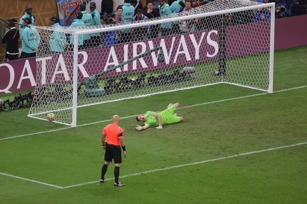 Argentina v France 2022 FIFA World Cup, WM, Weltmeisterschaft, Fussball Emiliano Martinez of Argentina reacts as the penalty of Aurelien Tchouameni of France misses during the 2022 FIFA World Cup Final between Argentina and France at Lusail Stadium, Lusail Content Not Available For UK Newspapers Copyright: xPaulxChestertonx FIL-17843-0289 UK Newspapers OUT