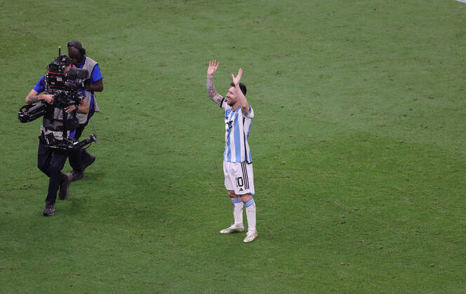 Argentina v France 2022 FIFA World Cup, WM, Weltmeisterschaft, Fussball Lionel Messi of Argentina celebrates winning the 2022 FIFA World Cup Final between Argentina and France at Lusail Stadium, Lusail Content Not Available For UK Newspapers Copyright: xPaulxChestertonx FIL-17843-0299 UK Newspapers OUT