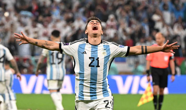 Fussball, Herren, Saison 2022 23, WM in Katar, Finale, Argentinien - Frankreich im Lusail Iconic Stadium in Lusail, Paulo Dybala (Argentinien), Jubel nach Abpfiff, 18.12. 2022, Copyright: xMatthiasxKochx